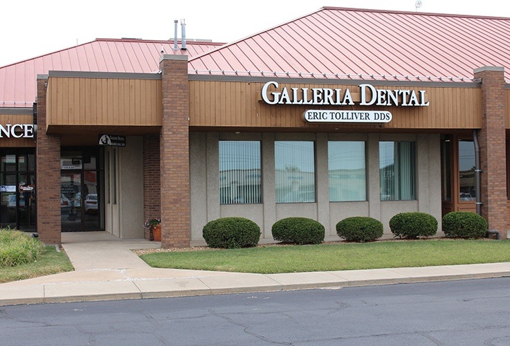 Outside view of Galleria Dental of Springfield office